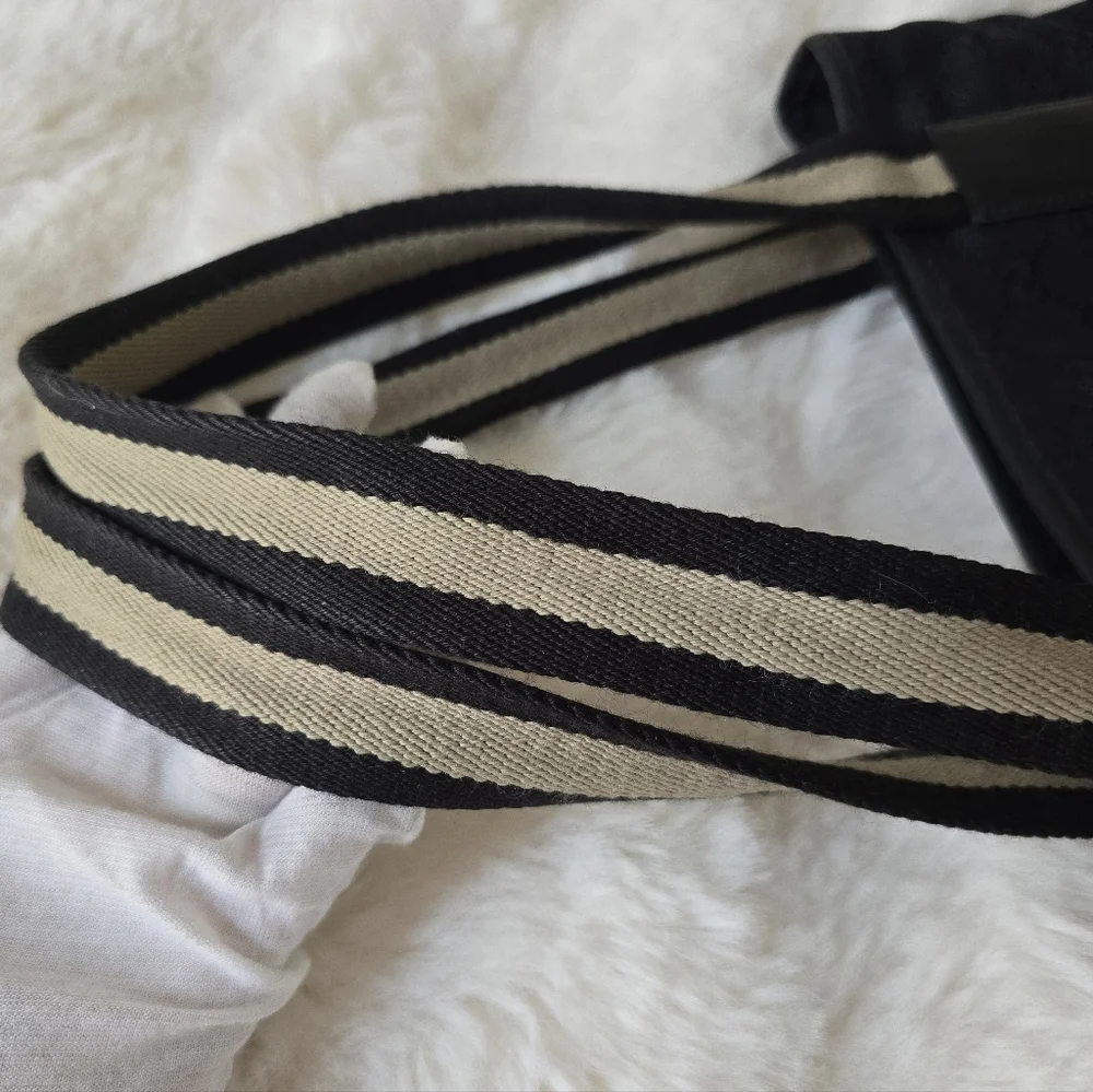 Gucci Black Canvas Shoulder Bag - Picture 7 of 8